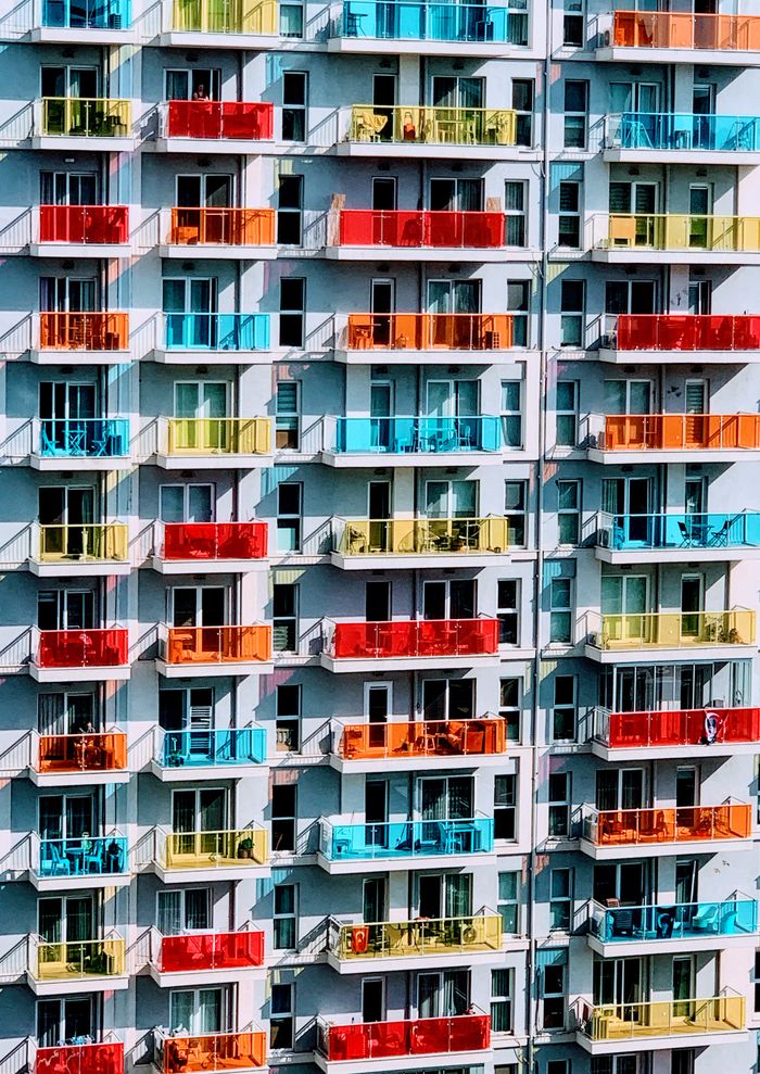 services-01 Vibrant facade of apartment building in Karşıyaka, İzmir, featuring colorful balconies.